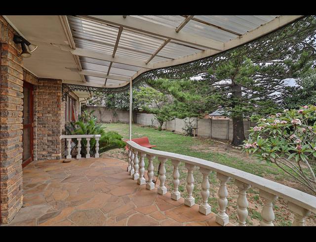 3 BEDROOM HOUSE RENTED IN BLUEWATER BAY